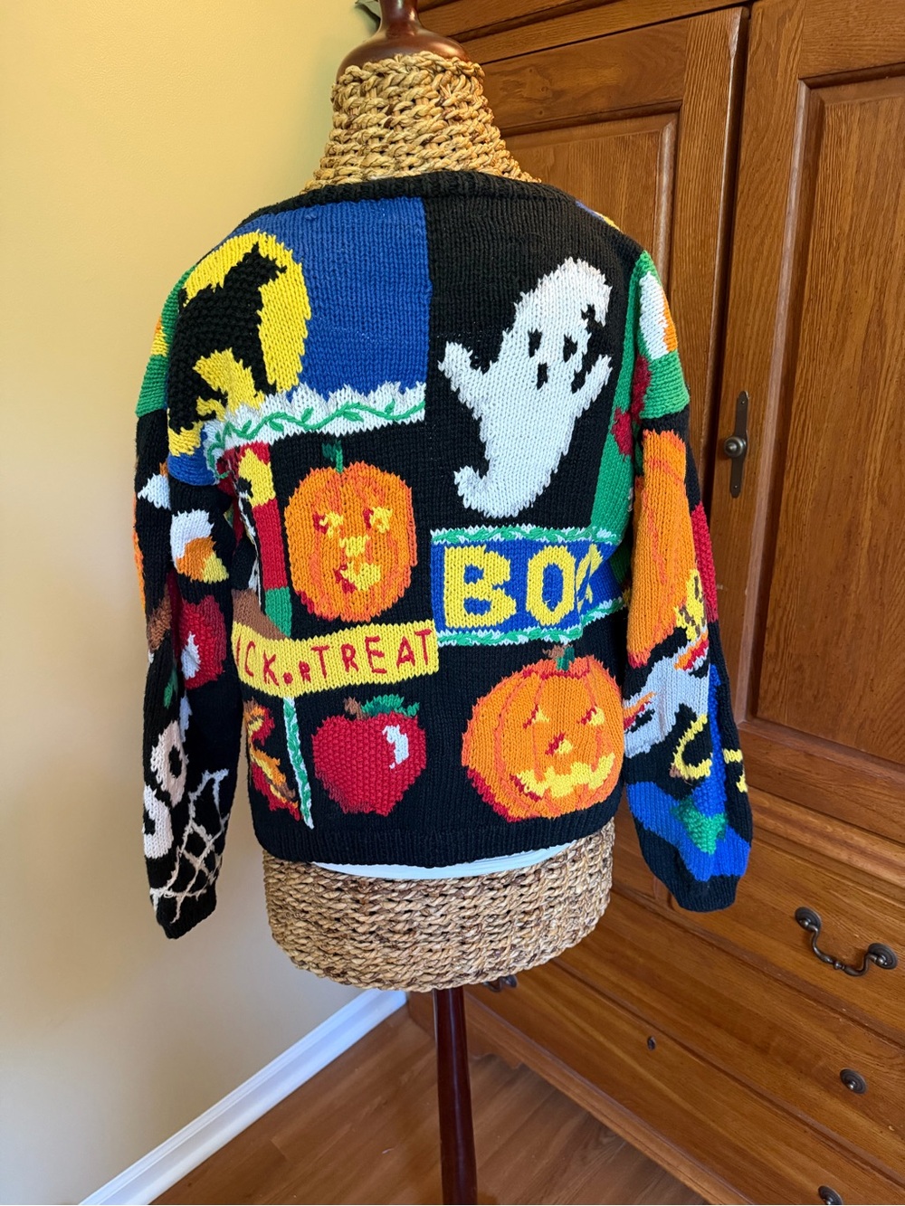 The Eagles Eye hand knit Halloween Fall Cardigan Sweater - Picture 2 of 8